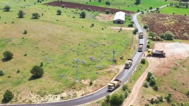 Köy yollarında asfalt çalışmaları hızlandı