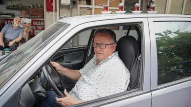 50 metre için arabayla çay taşıyor! Nedenini duyan şaşırıyor