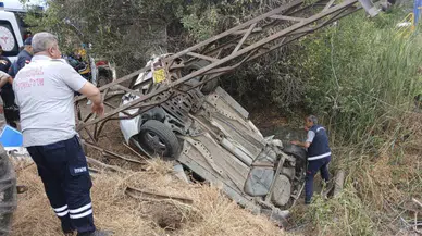 Otomobil direğe çarptı: Kimse bu sonu beklemiyordu