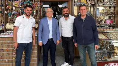 Sivas Valisi şehir merkezinde esnaflarla görüştü