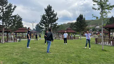 Sivas'ta O Alanlar İğne Atsan Yere Düşmüyor!