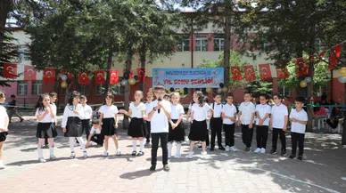 Sivaslı Öğrenciler Karne Öncesi Öyle Bir Şenlik Yaptılar Ki...