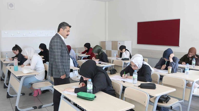 Sivas'ta öğrenciler yaz kurslarında ter döküyor