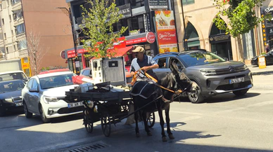 Sivas’ta Trafikte Nostaljik Anlar: Bazen Arabalar Bile Durmuyor
