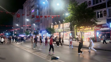 Sivas'ta O Sokaktaki Voleybol Eğlencesi Yüzleri Güldürdü!