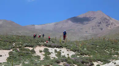 Erciyes’te 2 Dağcı Kaya Düşmesiyle Yaralandı