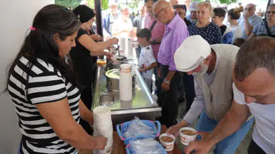 5 bin kişiye aşure ikramı: Cemevinde yoğun ilgi