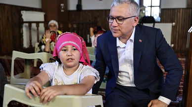 Sivas Valisi'nden Kur'an öğrenen çocuklara ziyaret