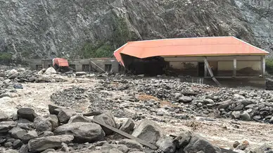 Sel Felaketi Ölü Sayısı 242'ye Yükseldi 600 Yaralı