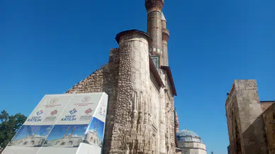 Sivas'ın Kalbindeki O Tarihi Yapıda Neler Oluyor?