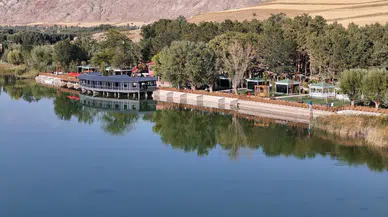 Sivas’ta ziyaretçilerini büyüleyen göl dikkat çekiyor