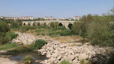 Türkiye’nin en uzun nehrinde endişelendiren manzara