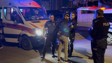 Kavgayı ayırmaya çalışan babasını bıçakladılar!