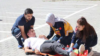 Sivas'ta öğrenciler tatbikatta...