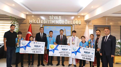 Sivaslı öğrenciler gurur yaşattı, robotlarla gelen zafer