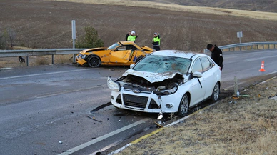 Sivas-Kayseri yolunda korkunç çarpışma! Ağır yaralılar var