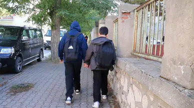 Uzman İsim Sivas'tan Uyardı! Çocuğunuzun Omurgası Tehlikede!