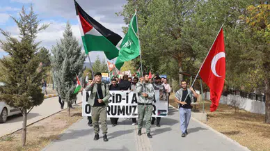 Sivas’ta üniversite öğrencilerinden vicdanları sarsan yürüyüş
