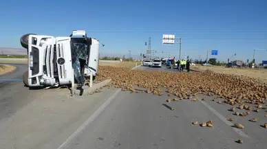 Sivas-Malatya karayolunu şeker pancarı kapattı!