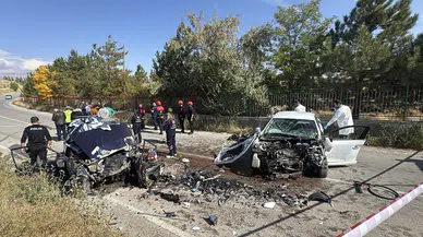 Sivas'ta Feci Kaza! İki Otomobil Çarpıştı! 1 Kişi Hayatını Kaybetti!