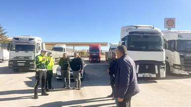 Sivas Zara’da sürücülere polislerden kış uyarısı