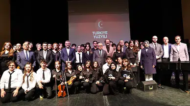 Sivas’ta geleceğin sanatçıları milli kimliğiyle sahnedeydi