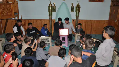 Sivas'ta bu camide yatsıdan sonra ışıklar hiç sönmüyor