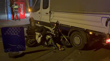 Elektrikli bisiklet kamyonetin altına girdi