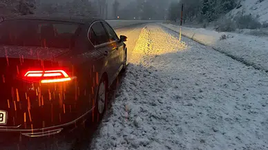 Sivas Geminbeli'nde zor anlar: Sürücüler ilerlemekte güçlük çekiyor