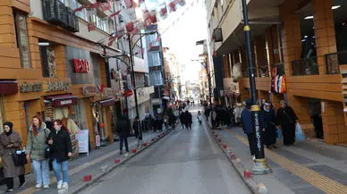 Sivas Sokaklarında Kalabalık Var, Aradığını Bulan Çok Az!