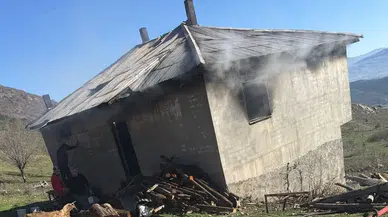Sivas’ta yayla evi bir anda küle döndü