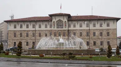 Sivas beyaza büründü: Dün yağmur, bugün kar