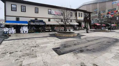 Emeklilerin Vazgeçilmeziydi: Meydanlar Issız, Banklar Boş Kaldı