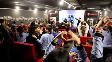 Sivas’ta çocukların ayağına gelen sürpriz: Gezen Sinema Tırı yollarda