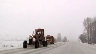 Sivas'ın yüksek kesimlerinde kar: Kızıldağ ve Sakaltutan'da kar çalışması
