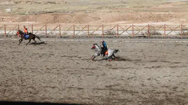 Toz Duman Birbirine Karışıyor! At Sırtındaki Savaşçılar Geri Döndü!