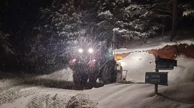 Sivas Koyulhisar’da kar nedeniyle kapanan yol yeniden açıldı