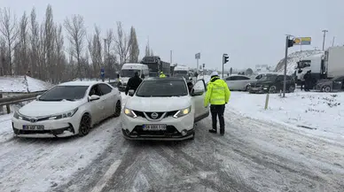 Sivas’ta Kış Kabusu: Kar Yağışı Hayatı Felç Etti, Valilik Uyardı