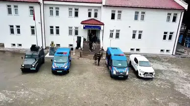 Sivas’ta Jandarma Durdurdu: Minibüsten 10 Yabancı Çıktı