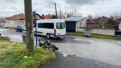 Sivas'ta motosiklet minibüse çarptı: 1 yaralı!