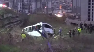 Feci Kaza Servis Minibüsü Şarampole Yuvarlandı, 2 Ölü 9 Yaralı
