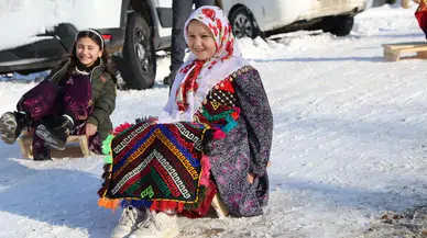 Sivas'ta çocuklara sürpriz kış hediyesi: Artık poşetler yok!