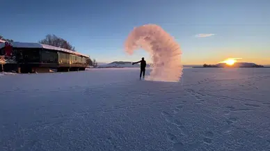 Sivas’ta dondurucu soğuk etkili oldu, renkli görüntüler oluştu