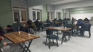 Sivas'ta yolda kalanlara yurt kapıları açıldı!