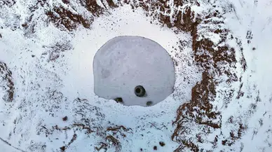 Güneşin Konumuna Göre Rengi Değişiyordu! Sivas'taki Doğa Harikası Göl Buz Tuttu!