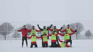 Sivas’ta Göz Gözü Görmüyor Ama Onlar Durmuyor! İşte Sivasspor’un Kar Mesaisi