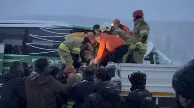 Sivas İstikametinde Feci Kaza: Yolcu Otobüsü Demir Yüklü Tıra Girdi