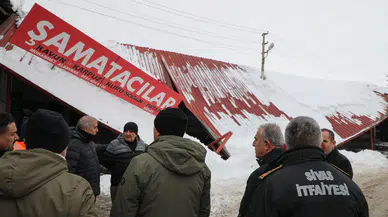 Sivas Toptan Sebze Halinde Kar Kütlelerinden Dolayı Çatılarda Çökmeler Meydana Geldi!