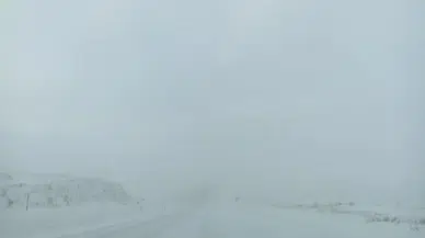 Sivas-Malatya kara yolu kar ve tipi nedeniyle ulaşıma kapandı