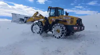 Sivas'ta Cenaze Aracı Yolda Kaldı! Ekipler Yardıma Yetişti!